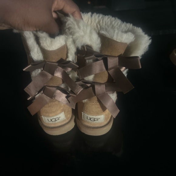 UGG kids mini bailey bow winter boots - Picture 2 of 6